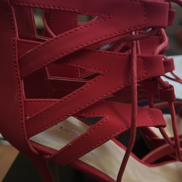 These are perfect for the summer and very sexy with zip up in the back. Size 10 - Picture 5 of 6